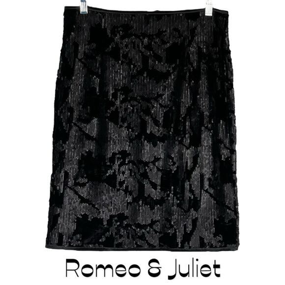Romeo & Juliet Couture Black Velvet Sequined Y2K  WhimsiGoth Skirt NWOT Size M - Picture 1 of 11